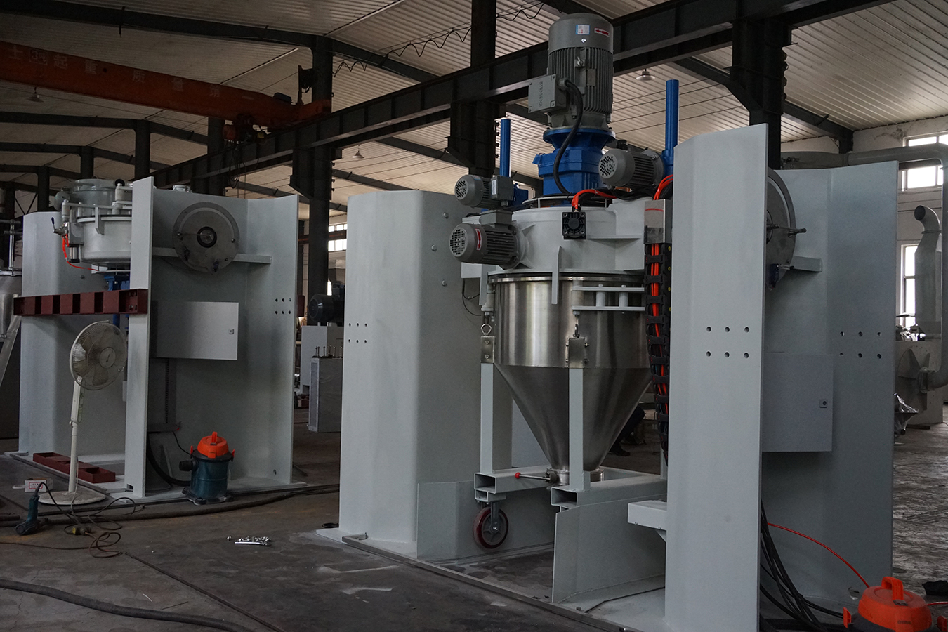 Mélangeur de conteneur de poudre électrostatique rotatif à double cône