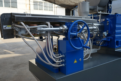 Extrudeuse à double vis pour le traitement des aliments